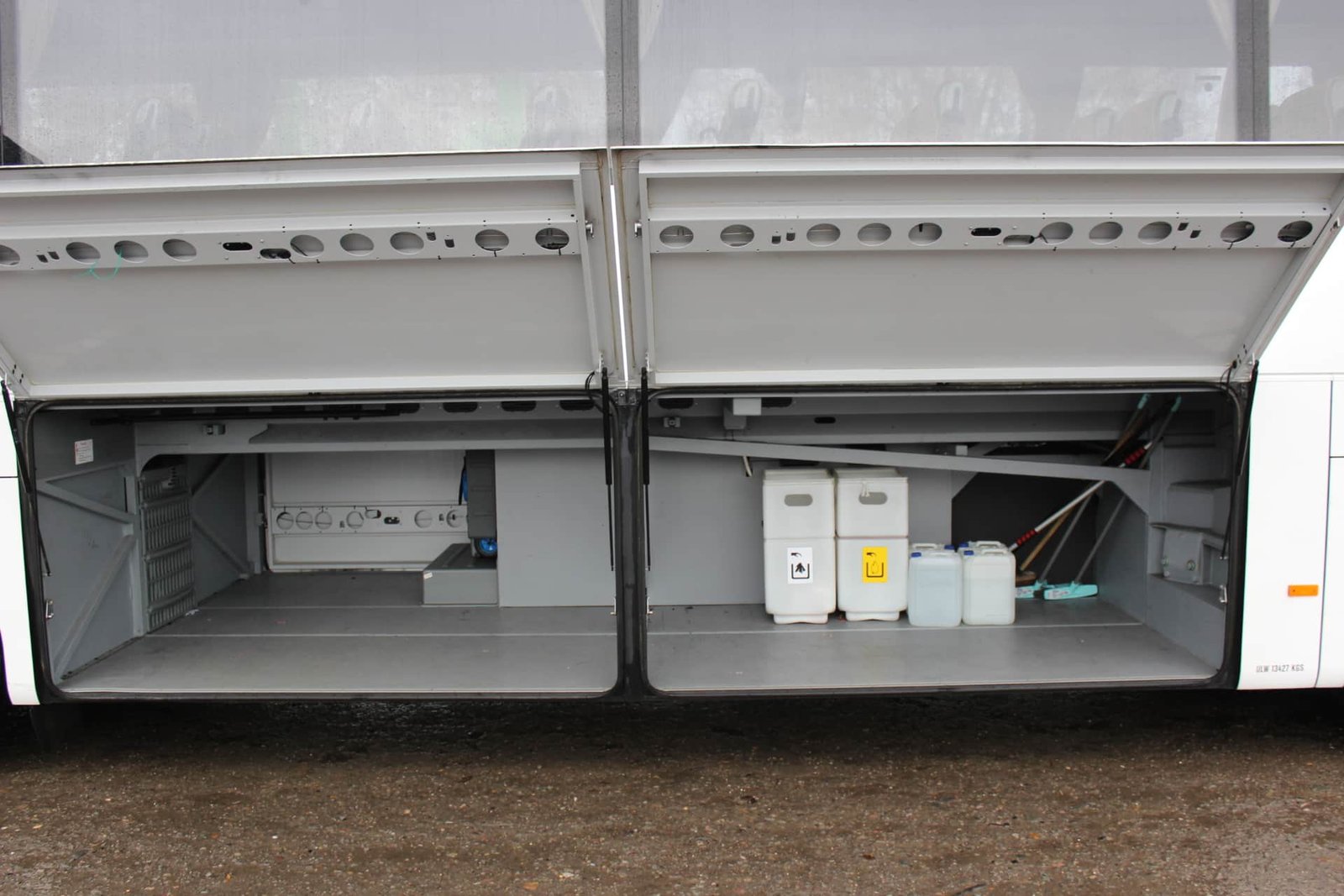 42 seater coach luggage hold
